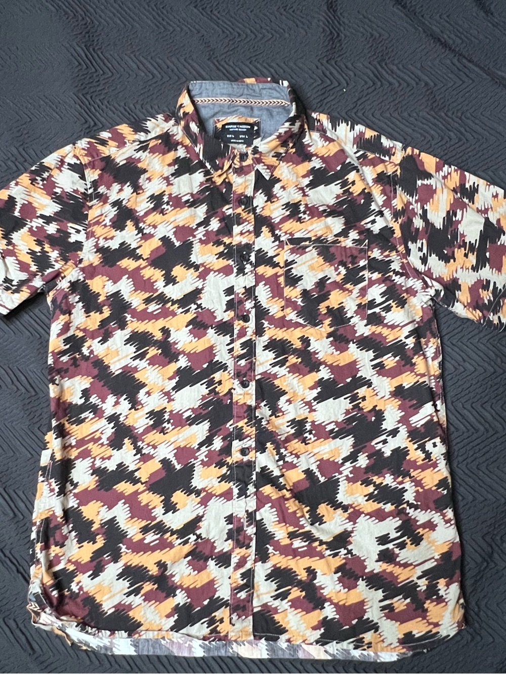 Sunrise Kingdom Abstract Print Short-Sleeve Button-Up Shirt Large